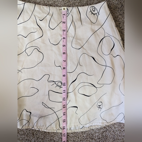 Princess Polly Satin Artsy Eye Cream and Black Mini Skirt Size 2 - Picture 12 of 14